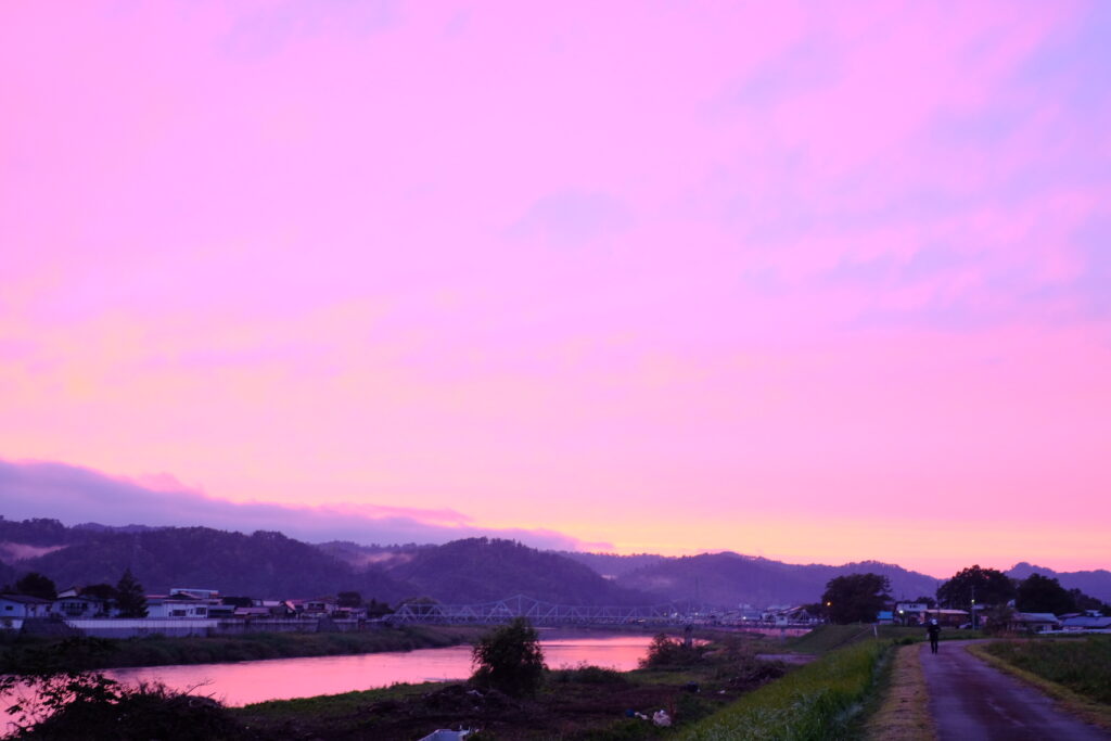 夕映えの最上川